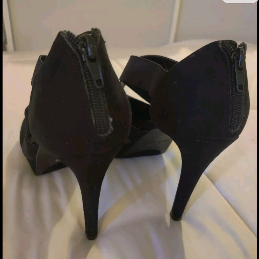 SOLD Nine West Black Suede Strappy Heels In Size 10. Zipper back. 4.5 inch - Picture 7 of 7